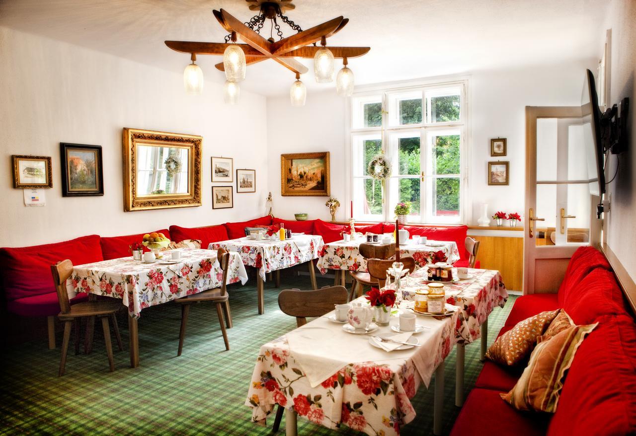 Pension Margit バーデン エクステリア 写真